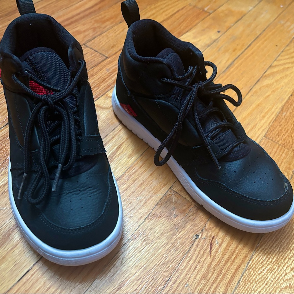 🔥 JORDANS FADEAWAY KICKS